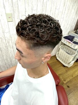 バーバー タカバタ 福井(Barber TAKABATA) スペインカール/フェザーパーマ/サーフカール/ブルーブラック