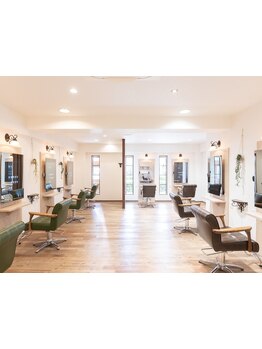 細やかな白髪ケア × 髪質改善で、大人女性の瑞々しい艶髪を叶えるこだわりサロン！