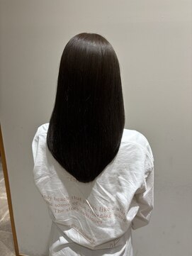 プールト ジュール モナミ(pourtoujours monami) レイヤーカット オリーブカラー 艶髪ストレート