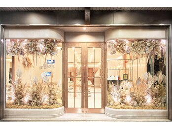 クロエ 梅田(Cloe)の写真/【HPB AWARD 2019~2026 8年連続 BEST SALON GOLD Prize受賞】[オーガニックハーブカラー+カット￥6000]
