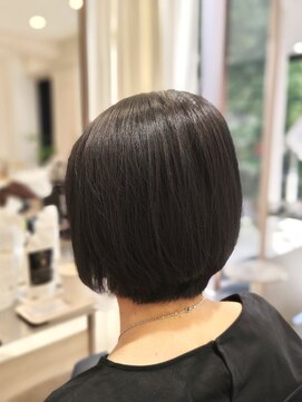 アンベリールフルー(EMBELLIR fleur) 大人の美バランスショートボブカットスタイル