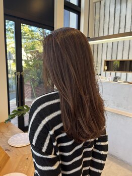 白髪ぼかしハイライト特化サロン　日々/Hibi 難波・心斎橋【ヒビ】の写真/白髪や髪のボリュームの変化もしっかりお悩み解決◎年齢を重ねた大人女性に似合う、品よく洗練されたヘアへ