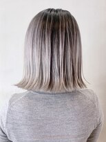 ルーツグラデーション_くびれヘアビタミンカラー_ba373741