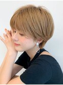 ショートヘアミルクティーベージュ小顔美肌ストレート丸み