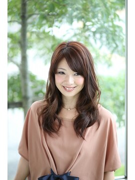 ヘアー ツリー(hair tree) カールのすき間から空気感がのぞく、愛されロング