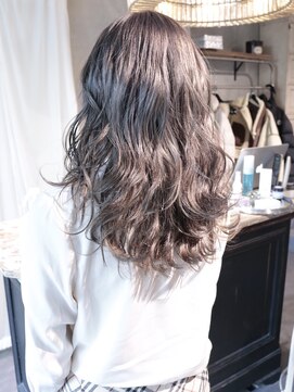ロリム(RorriM) レイヤーカット　ウルフカット  ミルクティーベージュ