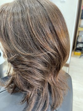 見崎美容室 くせ毛を利用したレイヤースタイル