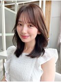 ホワイトグレージュ後れ毛が可愛い顔周りレイヤーミニウルフ
