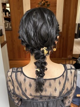 ガーランド (Garland) 編み下ろし　結婚式　ヘアアレンジ　お呼ばれ　編みおろし
