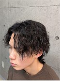 男っぽさとラフさを両立するサーフカール