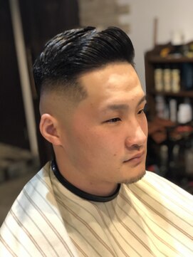 バーバーショップ レガロ(REGALO) ポンパドールサイドパートスタイル