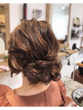 ニコラ(Nicora) シニヨンスタイル