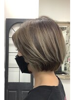 スワロ(SWARO) ハイライトカラー★ショートボブ