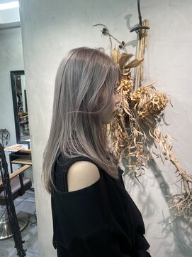 ロリム(RorriM) ロングレイヤー　シルバーベージュ　ハイトーンカラー