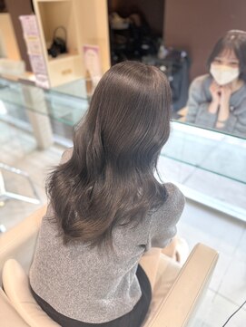 ゴットフロー(GOTTO FLOW) グレージュ/暗髪/ツヤ髪/ブリーチ/透明感