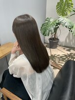 スリー(Three)&nbsp;【Three/萩原/牧/高城】オリーブカラー/ストレートヘア
