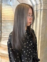 リアン(Lien)&nbsp;透明感シルバーグレージュ/ロング/レイヤーカット