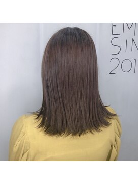 ナンバー デセオ 吉祥寺(N° deseo) 濡れ髪 切りっぱなし くすみピンク セミウェットウェーブ