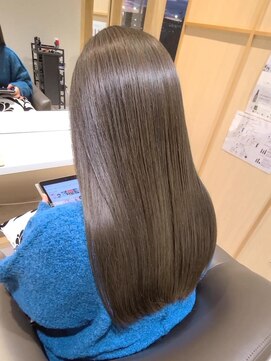 エスティアム(S.TIAM.) 透明感のあるサラツヤ美髪