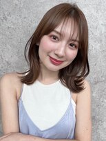 ジョエミバイアンアミ(joemi by Un ami)&nbsp;グレージュカラーくびれヘアミディアムヘアシルキーベージュ