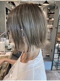 切りっぱなしボブ　ハイライトカラー　ダブルカラー　グレージュ
