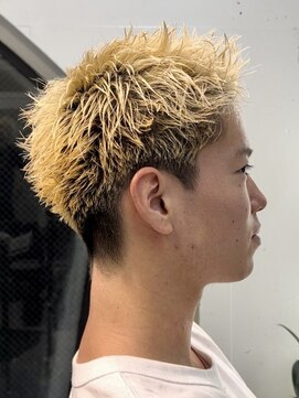 エース(ACES) 金髪ブリーチ垢抜けスパイキーショート×ハイトーンカラー