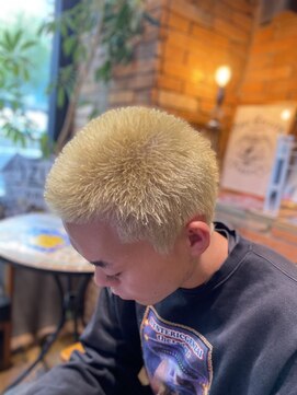 フォーコーナーズ(Four Corners) 金髪坊主