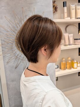 ポジ(poji) ショートヘアー　ブラウンカラー　前髪カット　顔まわり　韓国風