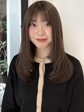 ローネス(LONESS) 透明感たっぷりくすみベージュと動きのあるレイヤーカット