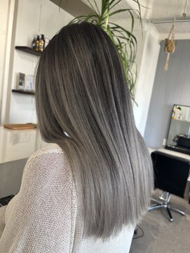 ピグメント(pigment) ホワイトバレイヤージュ