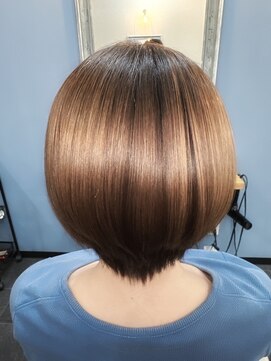 オンアンドオフ コウベ(ONandOFF KOBE) 髪質改善ストレートで潤ツヤ丸みボブ