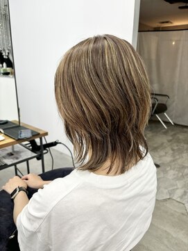 テラス トヨタ(Telasu Toyota) ウルフレイヤーカットと多めハイライトカラー◎
