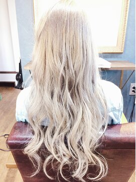 ヘアアトリエオット(hair atelier 8 otto) 世界一傷めないブリーチでホワイトカラー