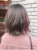 透明感のある切りっぱなしボブにピンクのアクセントを添えて☆
