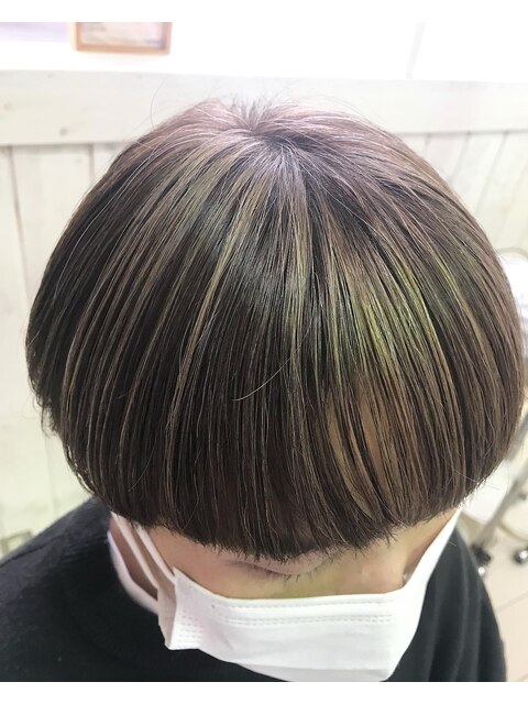 グレイヘアにたっぷりハイライト