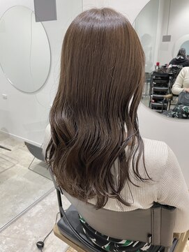 ヒトノワ(Hito.nowa) 重くないカラーのセミロングスタイル