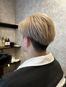 キタセンジュバーバー バイ ティーズ(KITASENJU BARBER by T's) 金髪 マッシュ