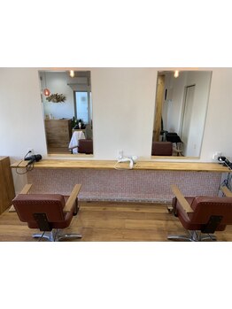 木のぬくもりを感じる落ち着いた空間で、ゆったりと過ごせる♪毎日を頑張るあなたに癒しのサロンタイムを…