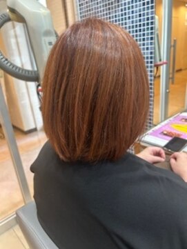 スタジオ アルファプラス 日暮里店(studio α+) ステップボーンカットカットボブショートハイライト白髪ぼかし