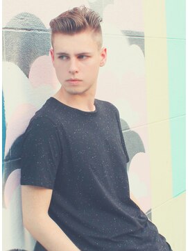 ジジバイワースホワイル(jiji by WORTH WHILE) 刈り上げセンターパートサーフカールフェザーパーママレットヘア