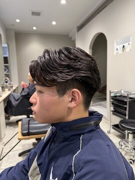 ダイアモンドリリー(Diamond Lily) MEN’S HAIR/サーフカール/刈り上げセンターパート/一宮