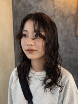 アルウ(Aru)&nbsp;ロングレイヤースタイル