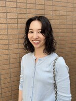 ヨイ(Yoi) 大きめカールのミディアムパーマヘア