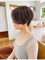 コムヘアー(COM HAIR)&nbsp;ショートヘア。モーブブラウン。