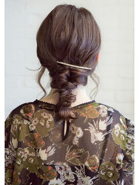 ラレイ(Lalei) 表参道駅/青山　編みおろしヘアアレンジ　辻幸奈