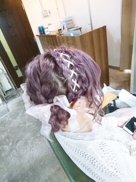 リエラ 新宿(RIERA) 編みかけカチューシャ×お団子ツイン