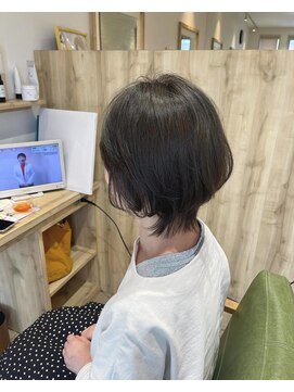 カミケンネクスト(kamiken.next) クセを生かすミディアムウルフ透明感きれい【カミケンネクスト】