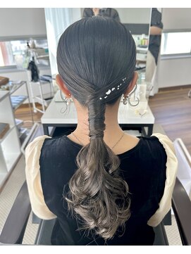 オウン(AUN) タイトポニー