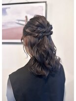 マリン(Marine)&nbsp;20代30代パーティーヘアセットハーフアップスタイル