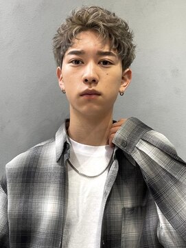 ハイトーンアップバングショート